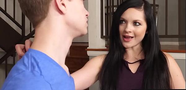  Babe seduces delivery driver with blowjob before fucking